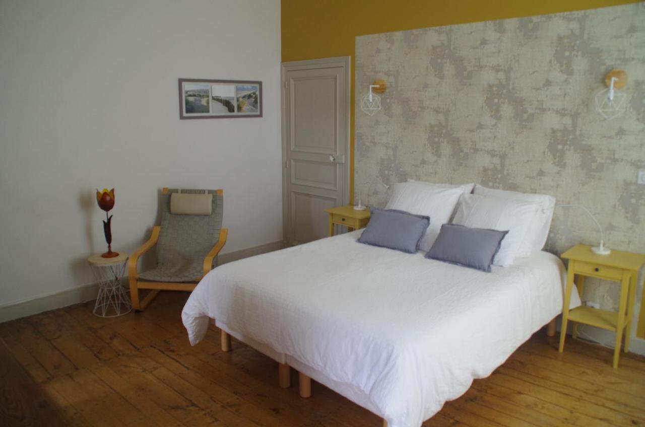 Maison Latour Cholet Bagian luar foto